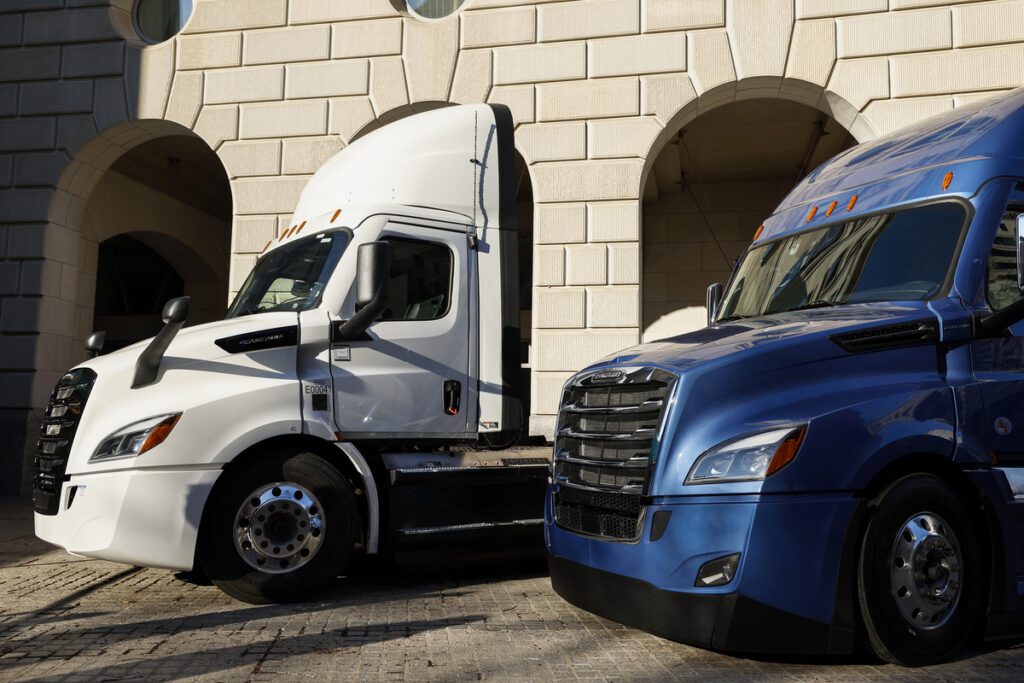 Final trucking rule extends timeline for electric transition