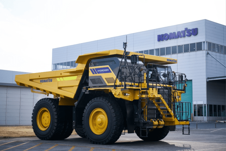 Komatsu unveils revolutionary large hydrogen powered dump truck