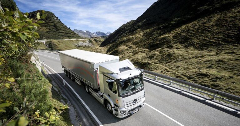 Daimler truck financial services partners with marsh for new deal