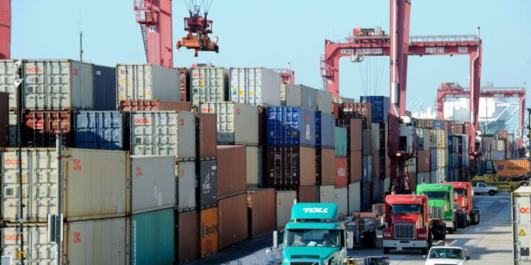 Decline in u.s. container traffic poses challenges for truckers