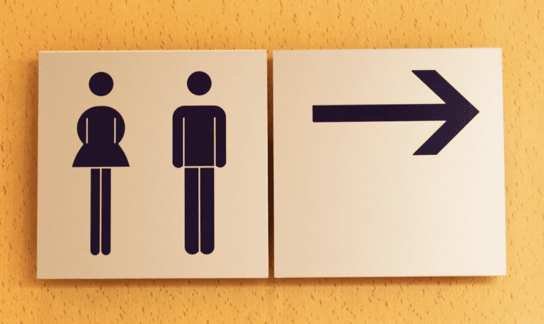 Women in trucking backs new trucker bathroom bill