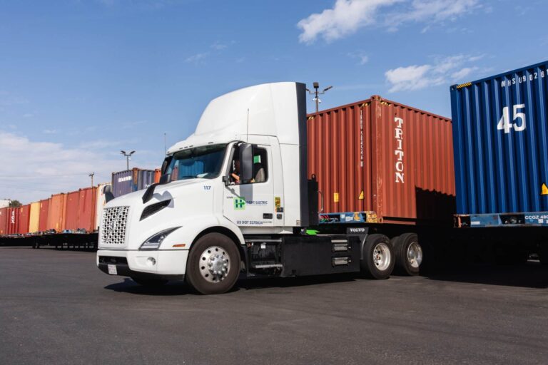 Assurant and arcadium team up for enhanced commercial truck protection