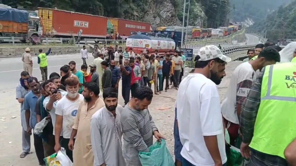 Samba support for stranded truckers on jammu pathankot highway