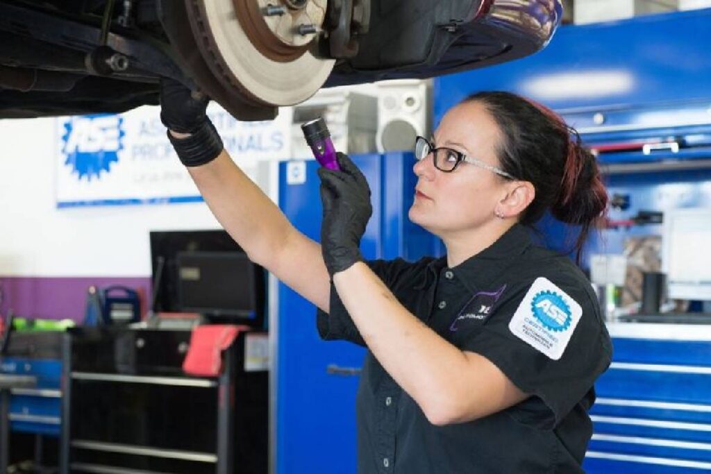 ASE Introduces T Series and E Series Truck Service Certification Tests